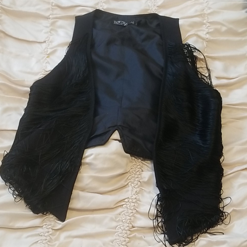 Vest - Picture 2 of 7
